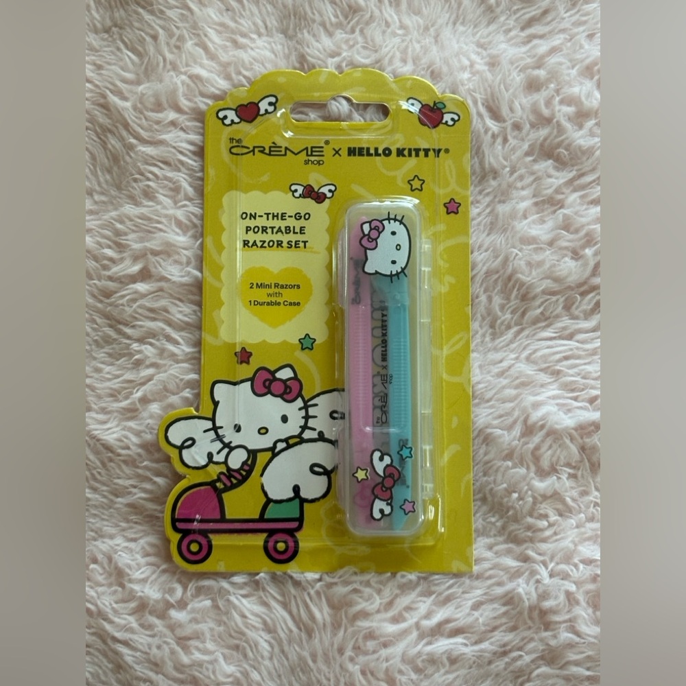 The Crème Shop x Hello Kitty On-the-Go Mini Razor Set – Pink & Blue